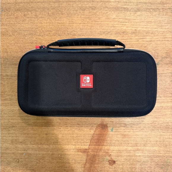 🎮 Nintendo Switch Game Traveler Deluxe Travel Case - Hard Shell Black - Picture 3 of 5